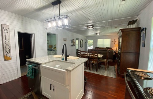Hodges Other | Warm & inviting 1935 farmhouse near lakes-walking/riding trails modern amenities