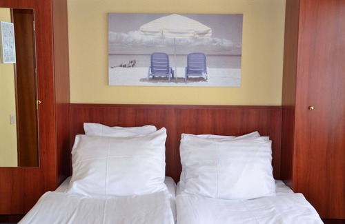 Bergen Hotel | Warm & Inviting Bergen Haven | Perfect for Family Adventures Near Dunes & Beach
