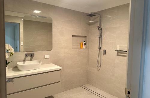 Hinchinbrook House | Warm, new and affordable room for couples or single if no one booked in other two room you will stay in the whole house by your self