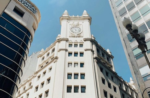 Buenos Aires Central Business District Apartment | Warm study in the Historic District of San Telmo