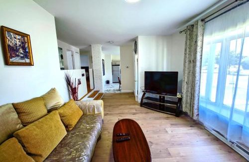 Saint-Hubert Apartment | Warm Welcome Home