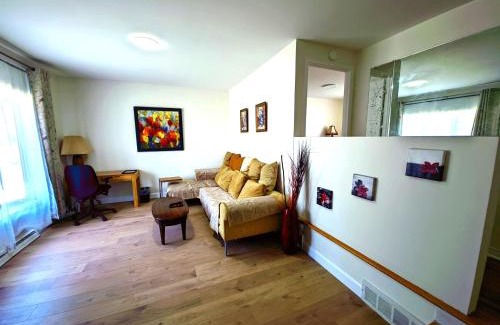 Saint-Hubert Apartment | Warm Welcome Home