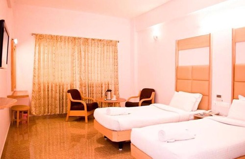 Madurai Hotel | Warmly decorated rooms/Vandiyur Lake view Stay