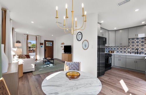 North Hollywood House | Warn Home. Front&Back yard. All Renovated. 5min From Burbank Airport