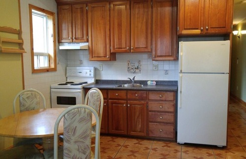 Wasaga Beach House | Wasaga Beach Area 2 - Unit #2- mins walk Beach 1