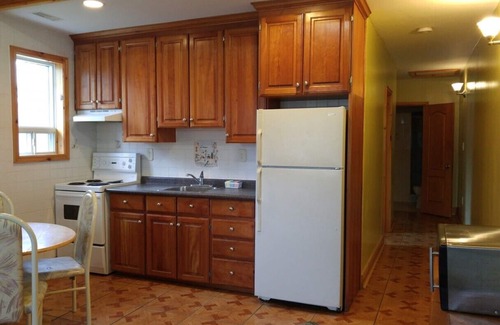 Wasaga Beach House | Wasaga Beach Area 2 - Unit #2- mins walk Beach 1