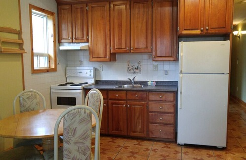 Wasaga Beach Cottage | Wasaga Beach Area 2 - Unit #2- mins walk Beach 1