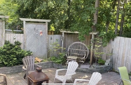 Wasaga Beach Cottage | Wasaga Cottage 2 min from beach 1! 5min from blueberry trail