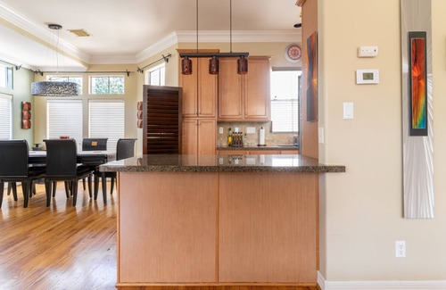 Montrose House | Washington Corridor & Park Living by RedAwning
