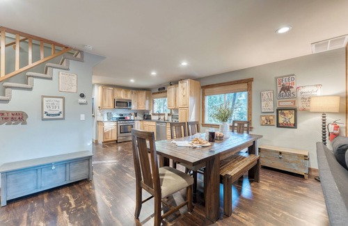 Sunnyside House | Washoe Way by AvantStay | Luxury Tahoe Retreat | A+ Location w/Beach Access
