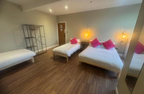 Wallsend Hotel | Wasters Arts Bar & Hotel, Contractor's Welcome
