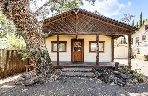 Clearlake House | Watefront Getaway with Mtn Views and Dock in Clearlake