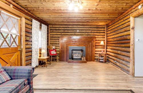 Clearlake House | Watefront Getaway with Mtn Views and Dock in Clearlake