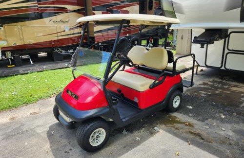 Gatlinburg - Pigeon Forge House | Water Edge Glamping Resort- Fishing Pond, Fire Pit, Mini Golf, Golf Cart