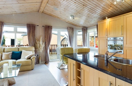 Yealand Conyers Cabin | WATER EDGE LODGE, family friendly, with pool in Carnforth
