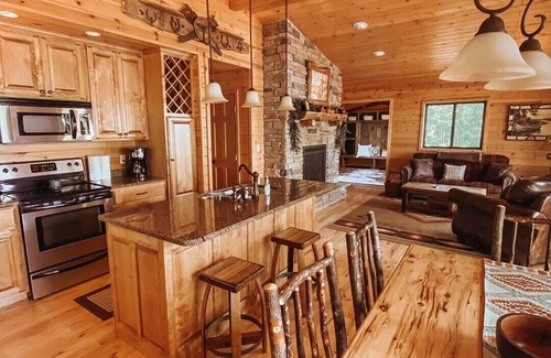 Nisswa Cabin | Water front cabin on crystal clear lake, close to lots of fun attractions!