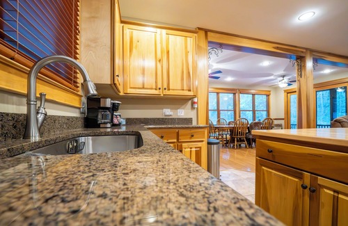 Byrdstown House | WATER FRONT home with HOT TUB