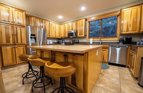 Byrdstown House | WATER FRONT home with HOT TUB