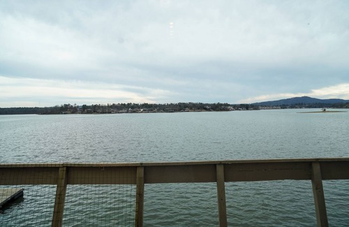 Hot Springs Boat Rental | WATER FRONT RETREAT on lake Hamilton