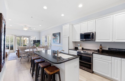Waters Edge House | Water's Edge 115 - Folly Kai - Charming Riverside Home - Pool & Fishing Dock