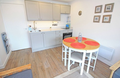 Borth-y-Gest Cottage | WATER'S EDGE, pet friendly, character holiday cottage in Porthmadog