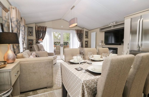 Troutbeck Bridge Cottage | WATER'S REACH, pet friendly, with pool in Troutbeck Bridge