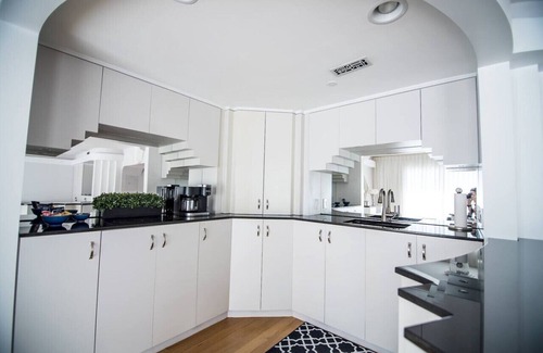 Downtown Wilmington Apartment | Water Street Retreat 09