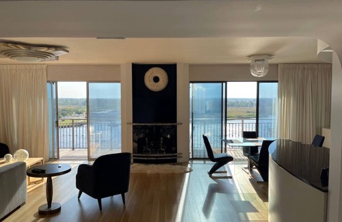 Downtown Wilmington Apartment | Water Street Retreat 09
