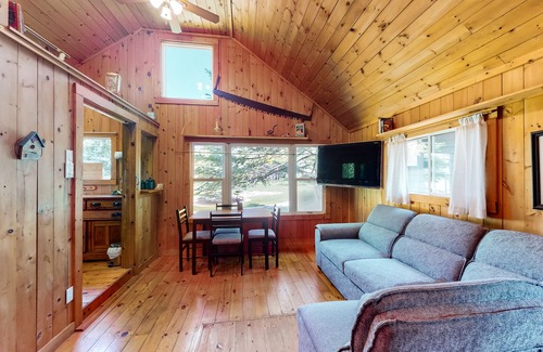 Wasaga Beach Cottage | Water-view 2-story cottage with grill, heated outdoor pool