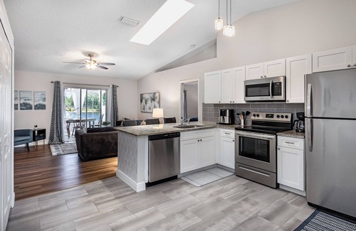 Interchange Square House | Water view and renovated