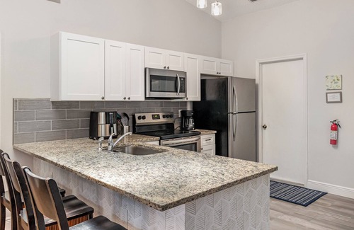 Interchange Square House | Water view and renovated