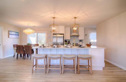 West Dennis House | Water Views Access to Grand Cove