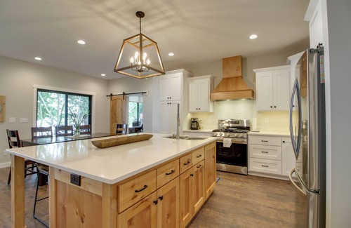 Alexandria House | Watercraft & Dock: Lakefront Retreat in Alexandria