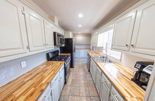 Banner Elk Cabin | Waterfalls in Your Backyard + 7 Bedrooms! 3 Miles to Sugar Mountain!