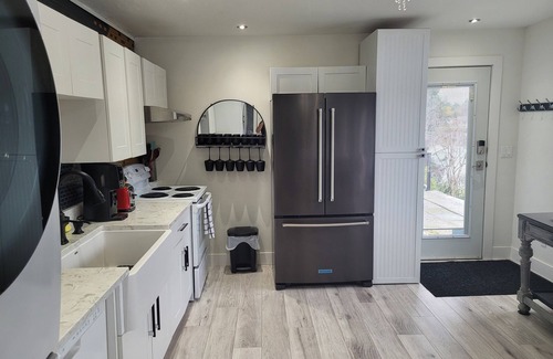 Victoria House | Waterfront 3 bdrm close to all amenities. Gorgeous Westcoast Waterfront