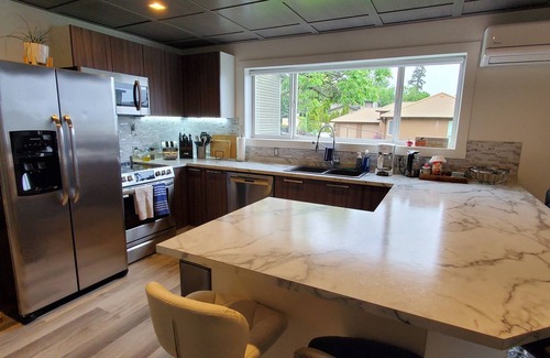 Central Okanagan Apartment | Waterfront 3 bed w hot tub/paddle boarding/kayaking