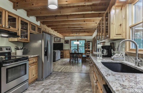 Walnut Mountain Cabin | Waterfront, 4 BR, 3 BA