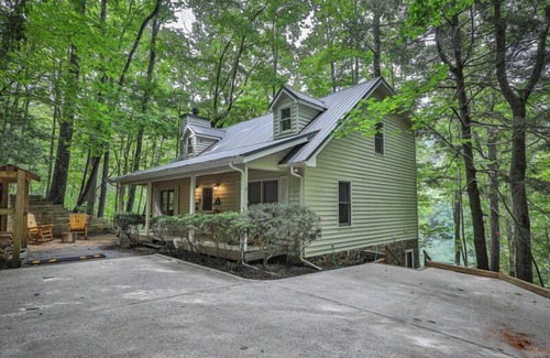 Walnut Mountain Cabin | Waterfront, 4 BR, 3 BA