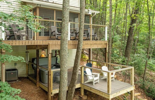 Walnut Mountain Cabin | Waterfront, 4 BR, 3 BA