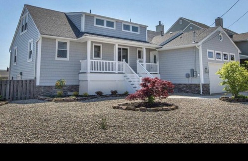 Point Pleasant House | Waterfront 4 BR home 2 miles from Bay Head and Jenkinsons boardwalk