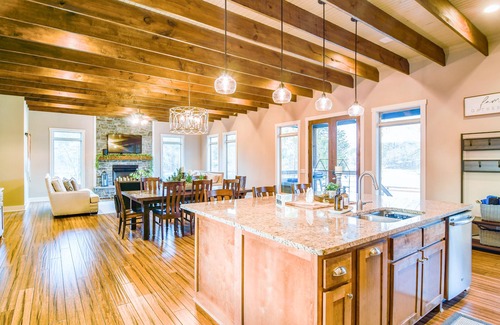Double Springs House | Waterfront 4BR Getaway | Dock,Kayak & Cozy Firepit