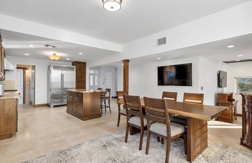 Downtown Fort Lauderdale House | Waterfront 5 Bed/5Bath Home-Pool, Dock, Las Olasnn