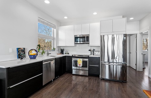 Blaine House | Waterfront 5 bed/5ba Private beach, hot tub, fire pit, huge patio, 2 kitchens