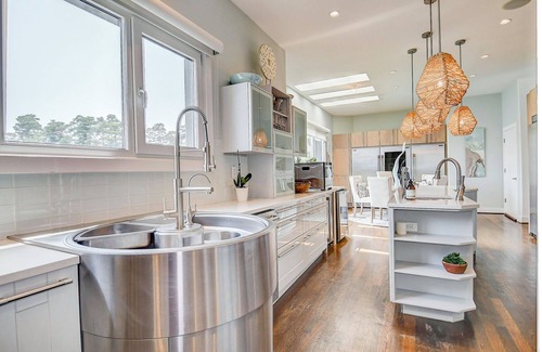 Northeast Virginia Beach Villa | Waterfront 5BR Luxury Retreat w/Pool,Chef’s Kitchen–Sleeps 14 in Virginia Beach