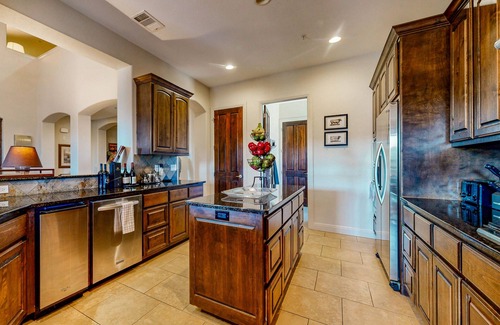 Lakeway Condo | Waterfront All-Suite w/Private Balcony – On-Site Dining, Spa & Marina