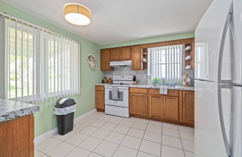 Green Key Estates House | Waterfront Angler’s Paradise, 3BR/2.5BA w/Dock, Boat Ramp, Kayaks, HorseShoes, CornHole, Ping Pong