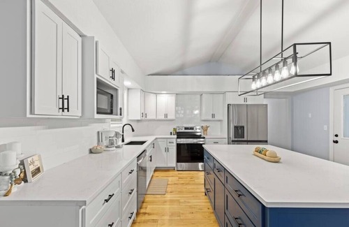 Osage Beach House | Waterfront at Grand Glaize Dock Hot Tub