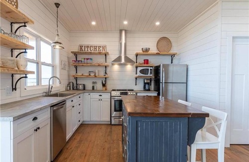 Malpeque Cottage | Waterfront Beach House On Malpeque Bay, 7 Minutes To Cabot Beach Provincial Park