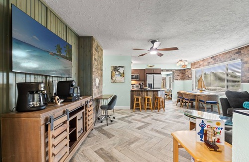 Spring Hill House | Waterfront Bliss in Hernando Beach. Dock, Kayaks & Sunsets