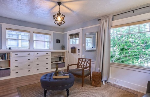 Vallejo House | Waterfront Boutique Bungalow 1-Walk to Ferry to San Francisco, Free WIFI Parking